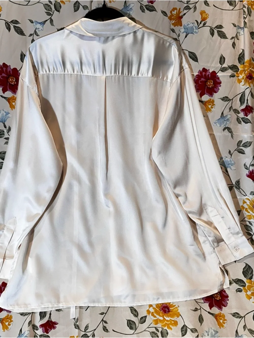 MISSGUIDED ELEGANT CREAM SATIN LONG-SLEEVED BUTTON DOWN OVERSIZED SHIRT US 4 - Picture 5 of 7
